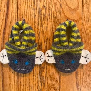 Garnett Hill Baby Bee Booties / Slippers